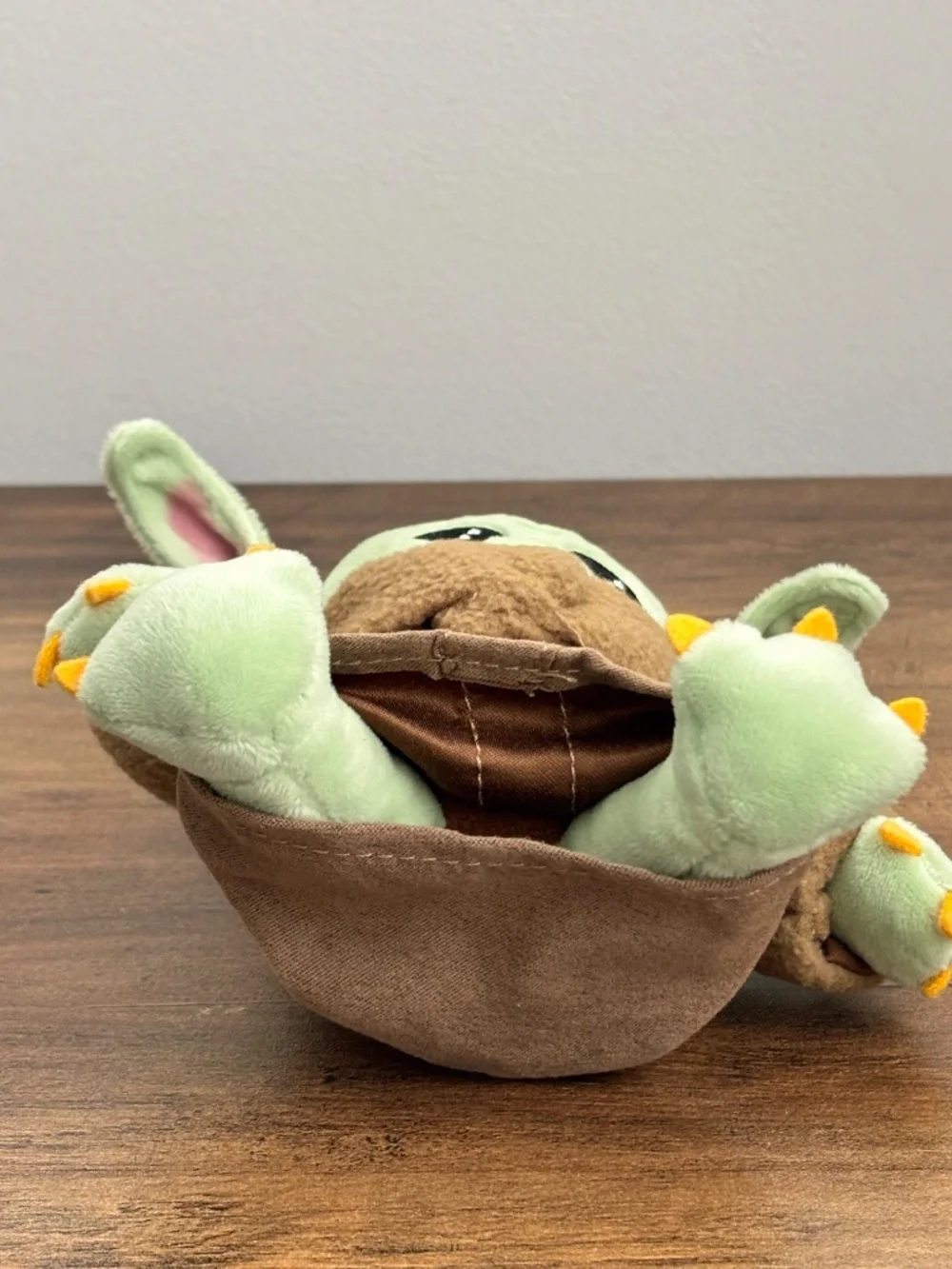 Disney Parks Star Wars Grogu Baby Yoda Magnetic Shoulder Plush Pal Sounds WORKS